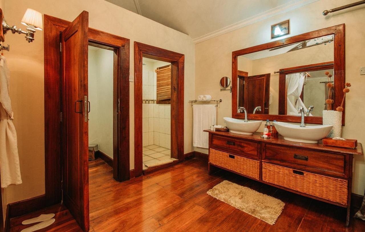 Escarpment Luxury Lodge Manyara Mto wa Mbu ภายนอก รูปภาพ